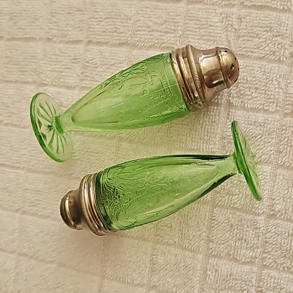 SOLD Green Uranium Depression Glass Cameo,Ballerina,Dancing Girl Salt and Pepper - Picture 1 of 6